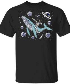 Astronaut riding a whale -funny spaceman retro style T-Shirt