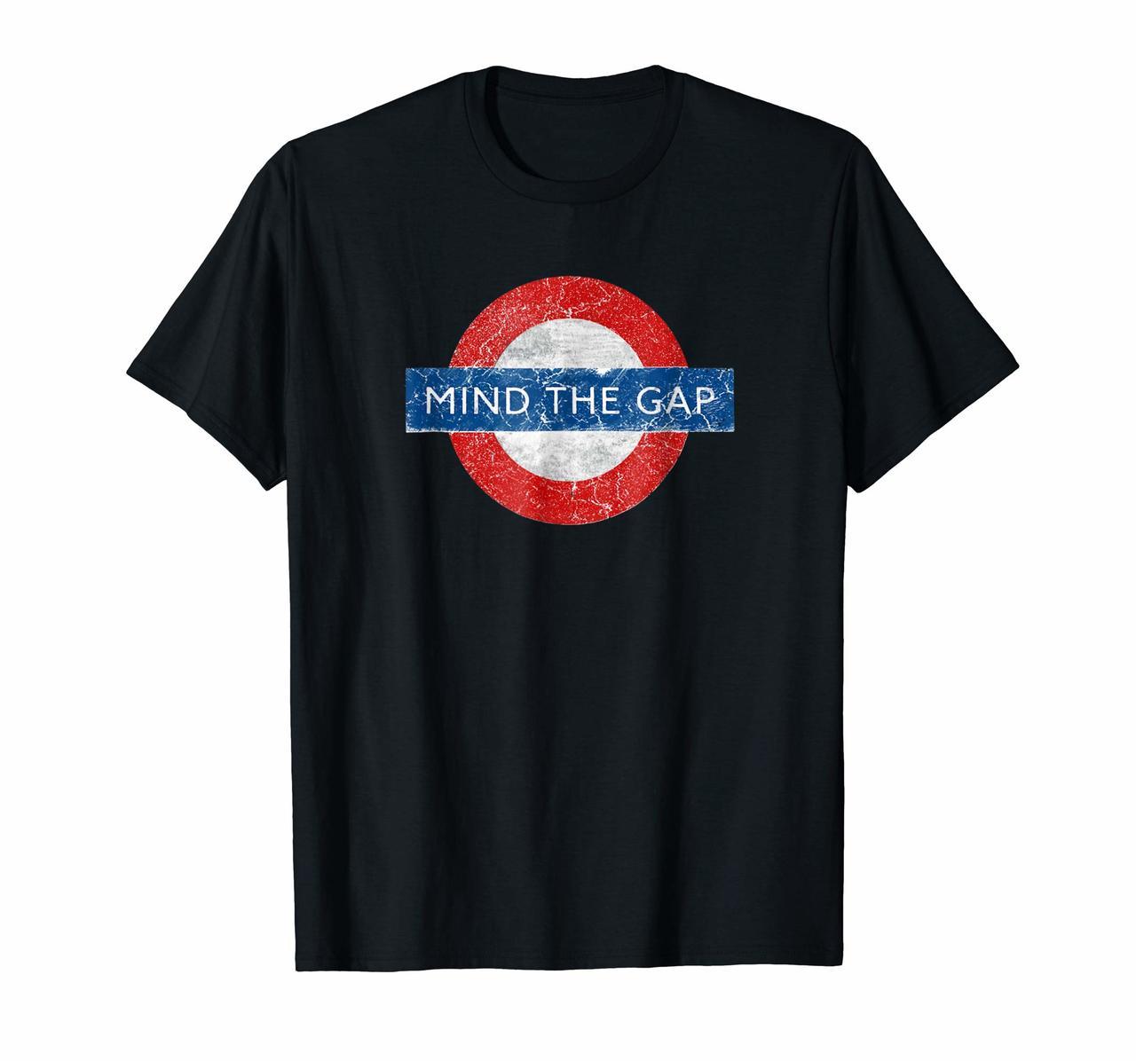 Cool Mind the Gap shirt with British English sign Hoodies