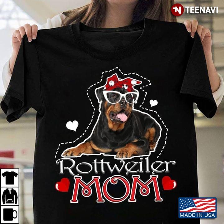 Rottweiler Mom Cute Dog Wearing Glasses For Dog LoverShirt