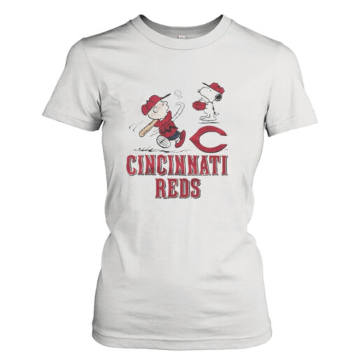 Charlie Brown And Snoopy Playing Baseball Cincinnati Reds Mlb 2023 T-shirt T-Shirt Hoodie