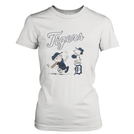 Charlie Brown And Snoopy Playing Baseball Detroit Tigers Mlb 2023 T-shirt T-Shirt Hoodie