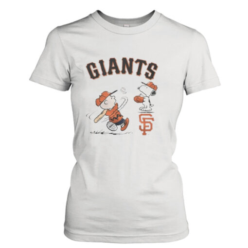 Charlie Brown And Snoopy Playing Baseball San Francisco Giants Mlb 2023 T-shirt T-Shirt Hoodie